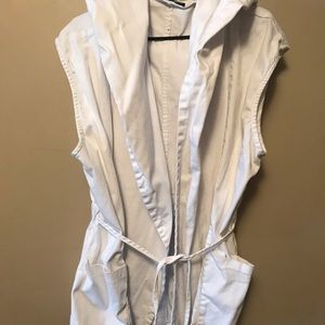 Hooded sleeveless vest